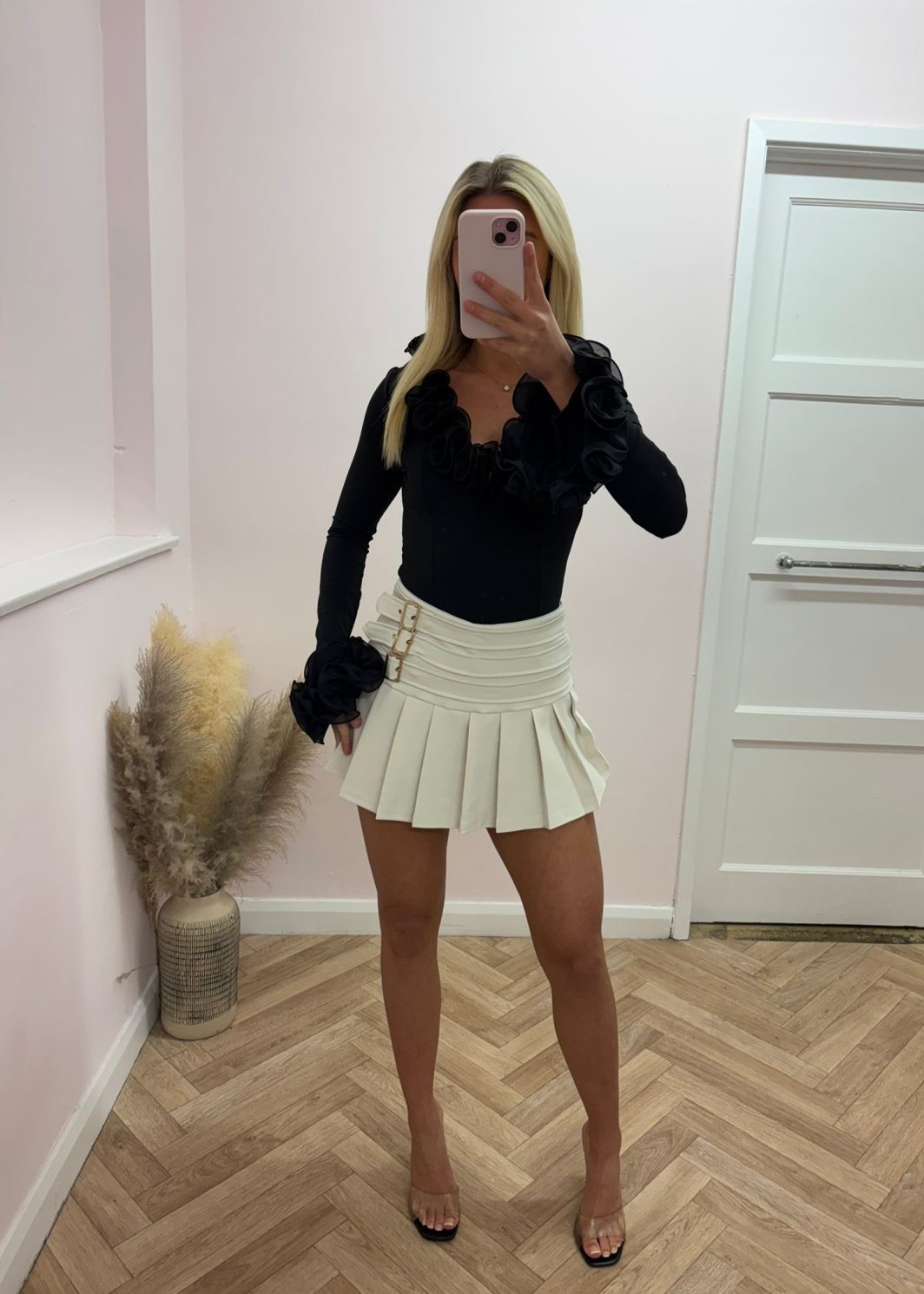 MILLIE beige pleated gold buckle skort