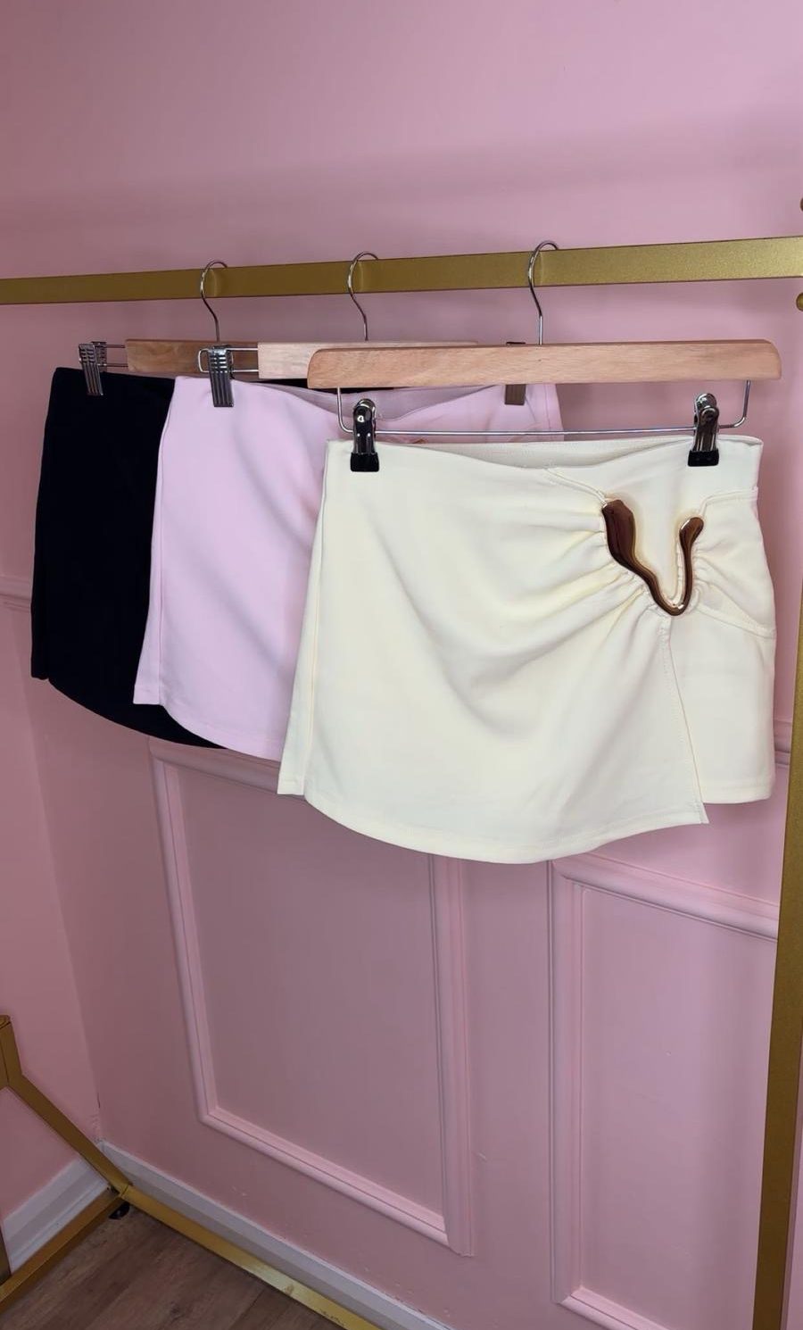 EVELYN gold buckle detail skorts